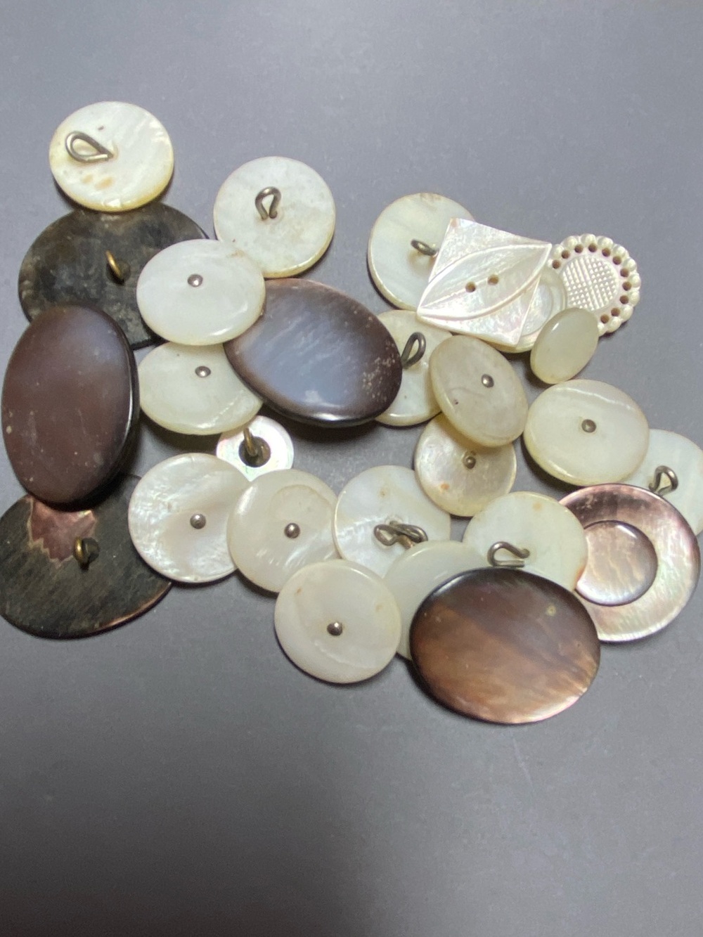 Vintage mother of pearl Button lot (25)